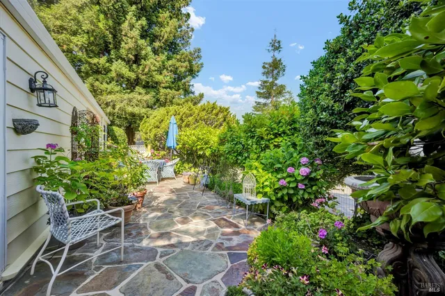 a view of yard with seating area