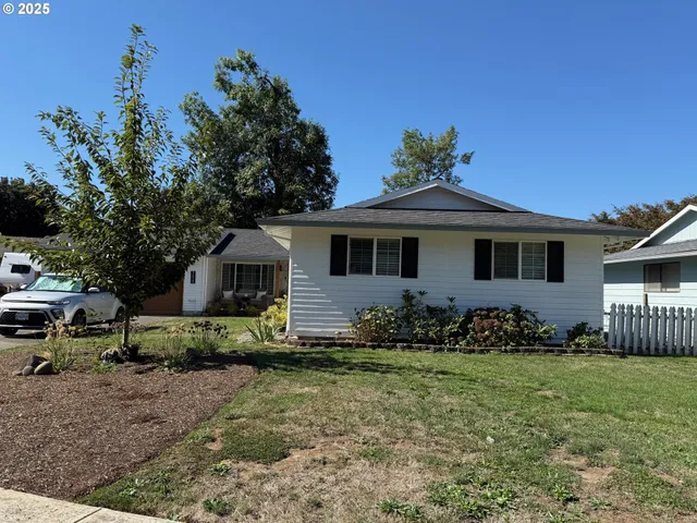 $474,900 | 3635 Southeast Helen Court, Troutdale, OR 97060
