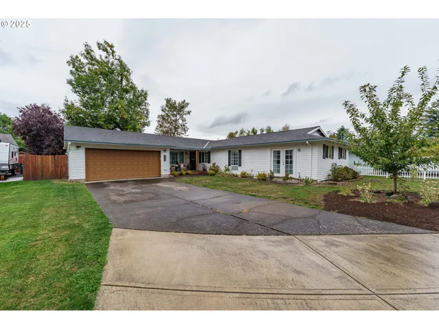 $464,900 | 3635 Southeast Helen Court, Troutdale, OR 97060