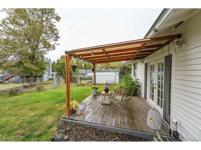 $464,900 | 3635 Southeast Helen Court, Troutdale, OR 97060