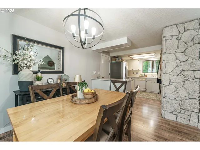 $464,900 | 3635 Southeast Helen Court, Troutdale, OR 97060