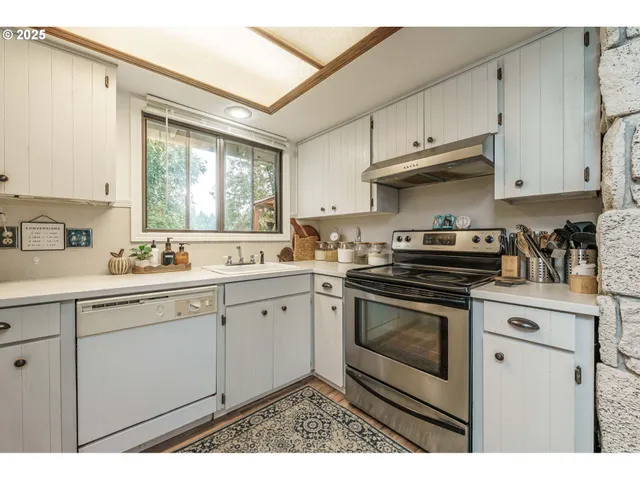 $464,900 | 3635 Southeast Helen Court, Troutdale, OR 97060