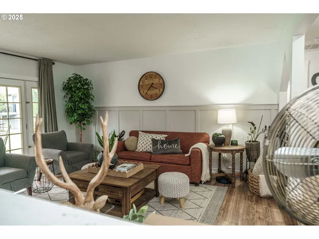 $464,900 | 3635 Southeast Helen Court, Troutdale, OR 97060