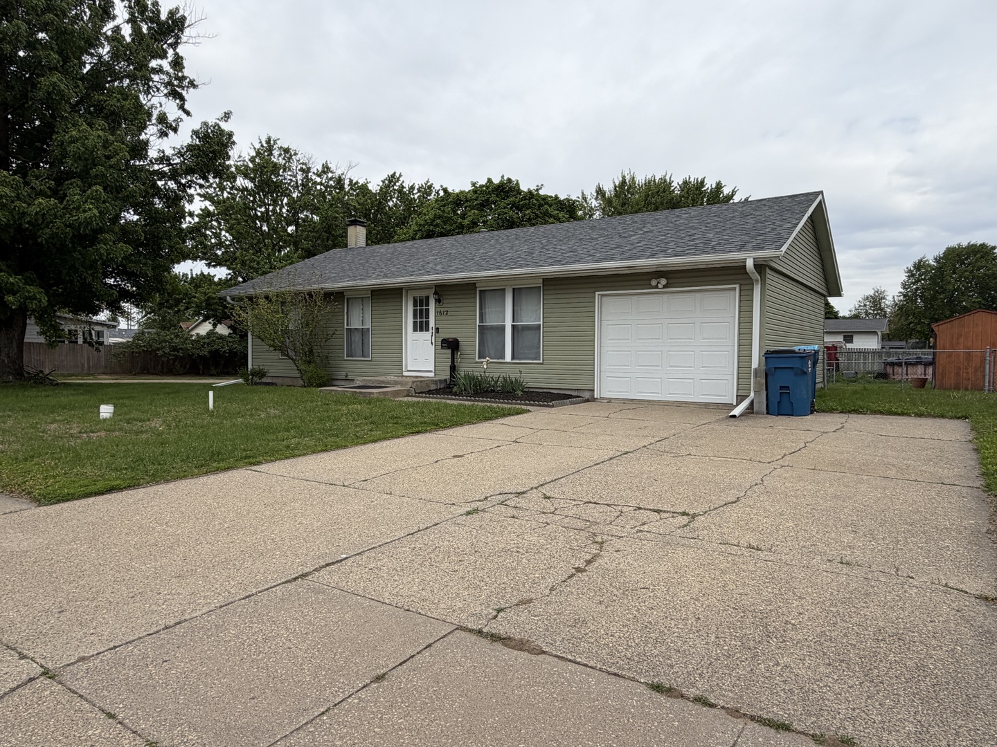1612 Middle Road Camanche, IA 52730 - Photo 18 of 20