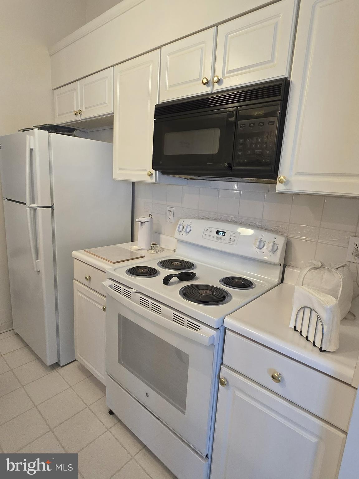7653 Gladstone Road, Unit 57653 Windsor Mill, MD 21244 - Photo 2 of 16 Kitchen Cabinets & Appliances