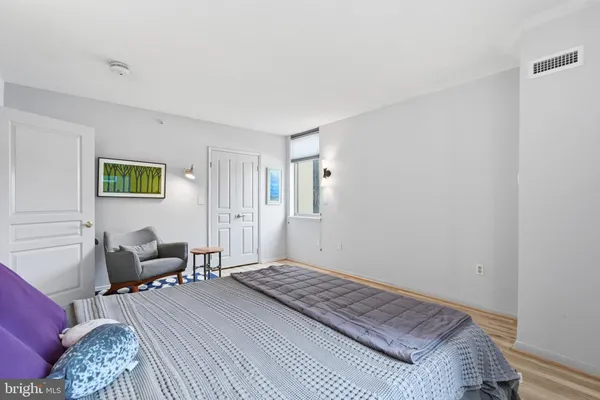 $1,985 | 7111 Woodmont Avenue, Unit 518, Bethesda, MD 20815