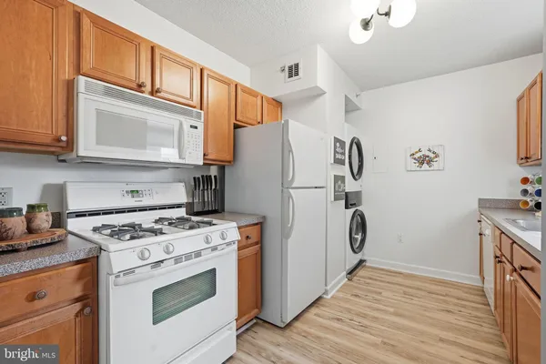 $1,985 | 7111 Woodmont Avenue, Unit 518, Bethesda, MD 20815