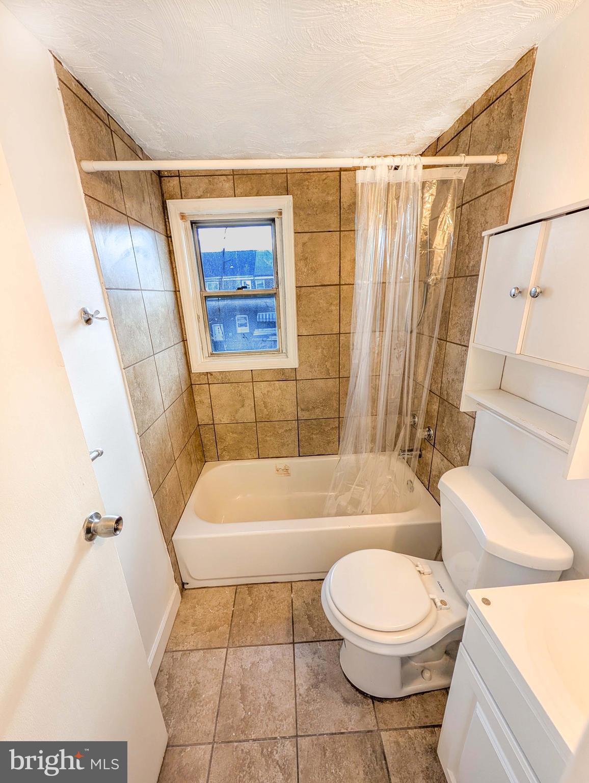 414 Avondale Road Dundalk, MD 21222 - Photo 8 of 17 a bathroom with a toilet a sink and bathtub