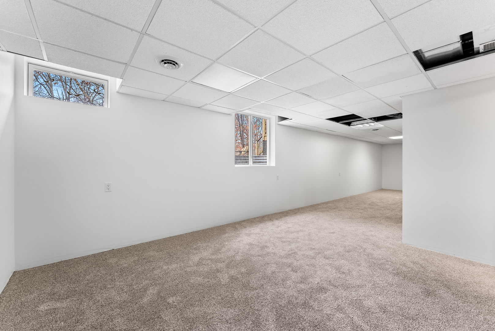 449 83rd Avenue New Boston, IL 61272 - Photo 23 of 25 an empty room with windows