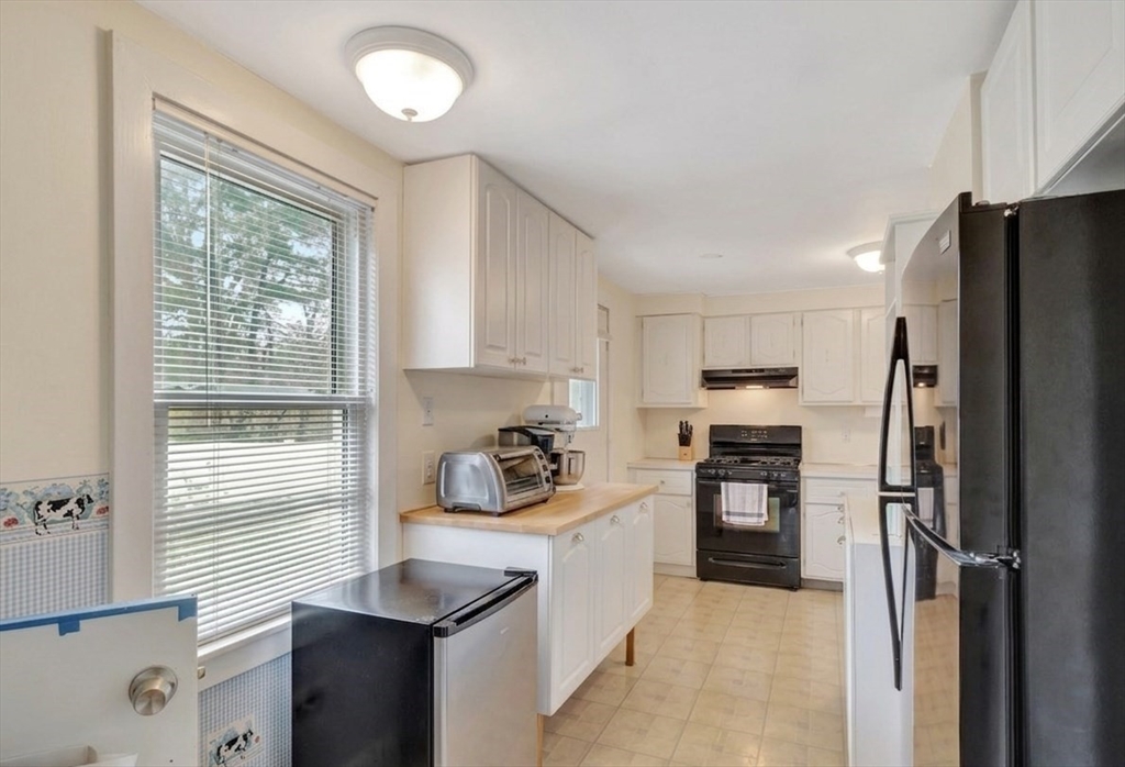 69 Appleton Street Saugus, MA 01906 - Photo 9 of 28