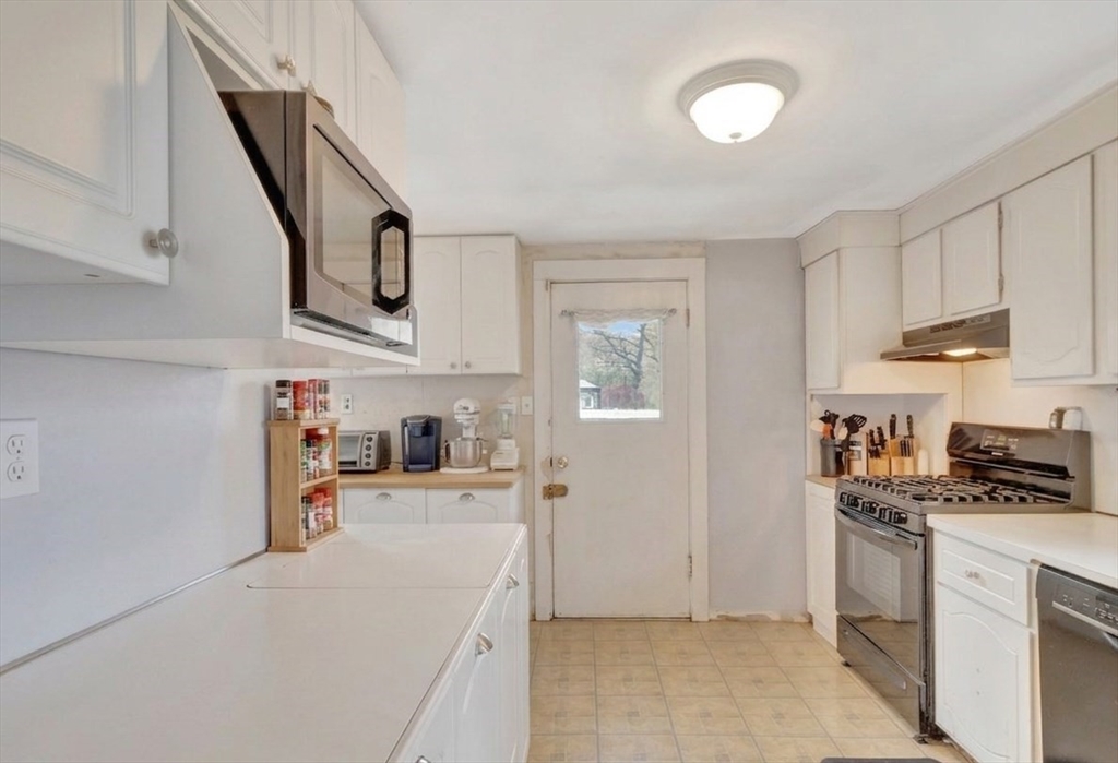 69 Appleton Street Saugus, MA 01906 - Photo 10 of 28