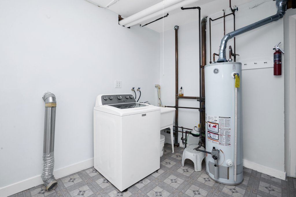 672 Raupp Boulevard Buffalo Grove, IL 60089 - Photo 14 of 26 a utility room with dryer and washer