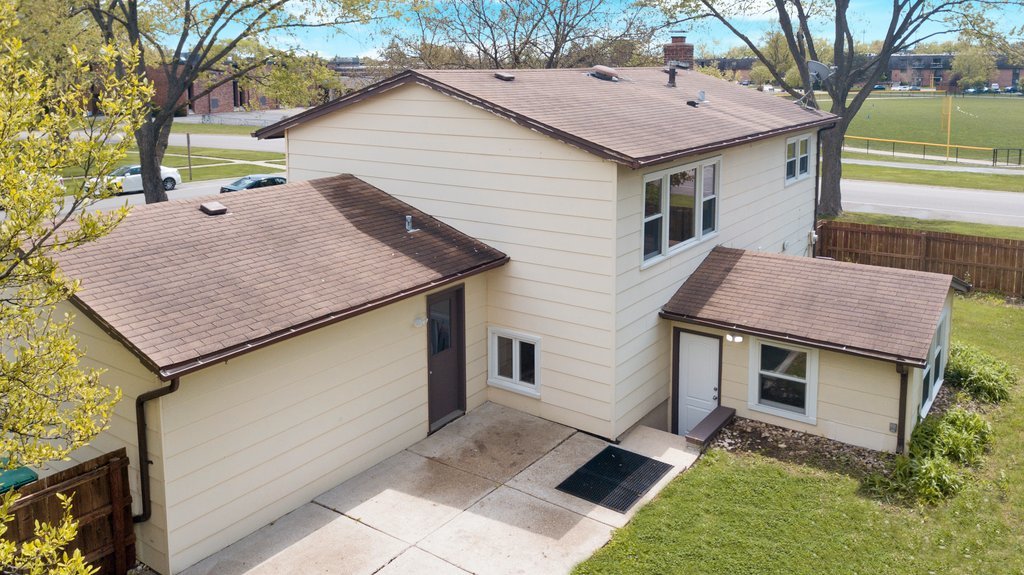 672 Raupp Boulevard Buffalo Grove, IL 60089 - Photo 22 of 26 a aerial view of a house with a yard and large tree