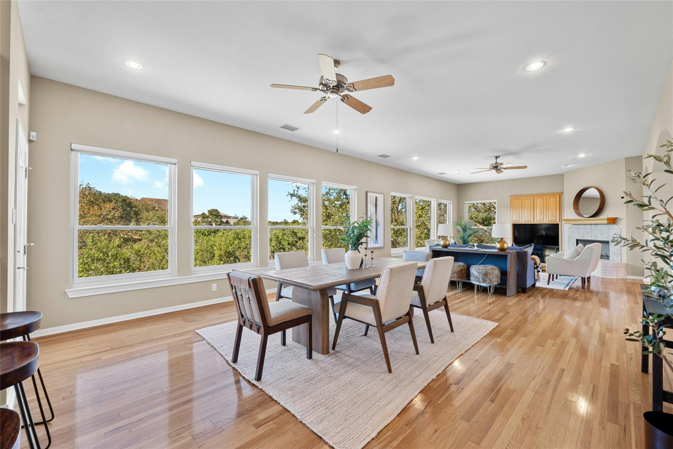 209 Overlook Court Georgetown, TX 78628 - Photo 11 of 35