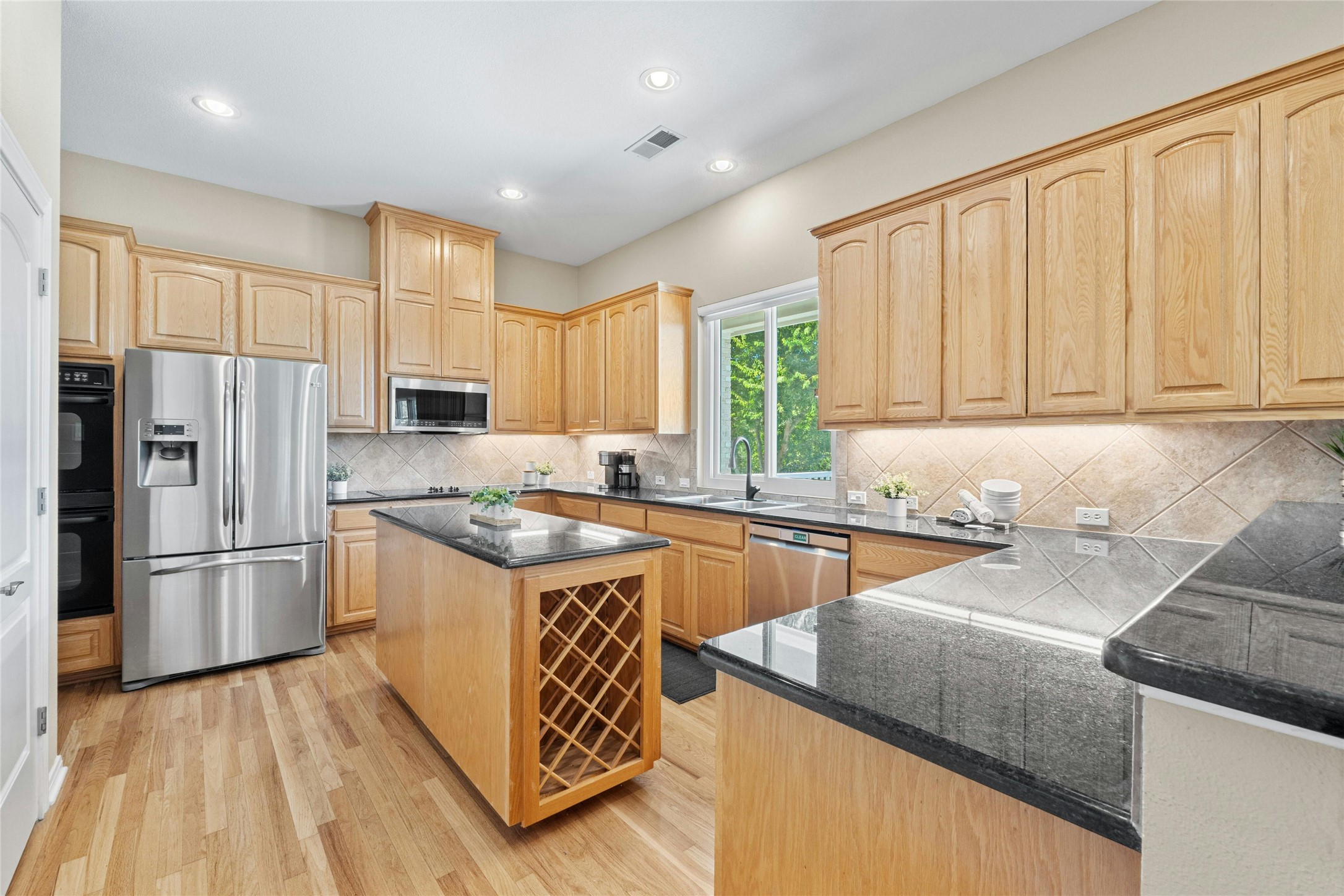 209 Overlook Court Georgetown, TX 78628 - Photo 13 of 35