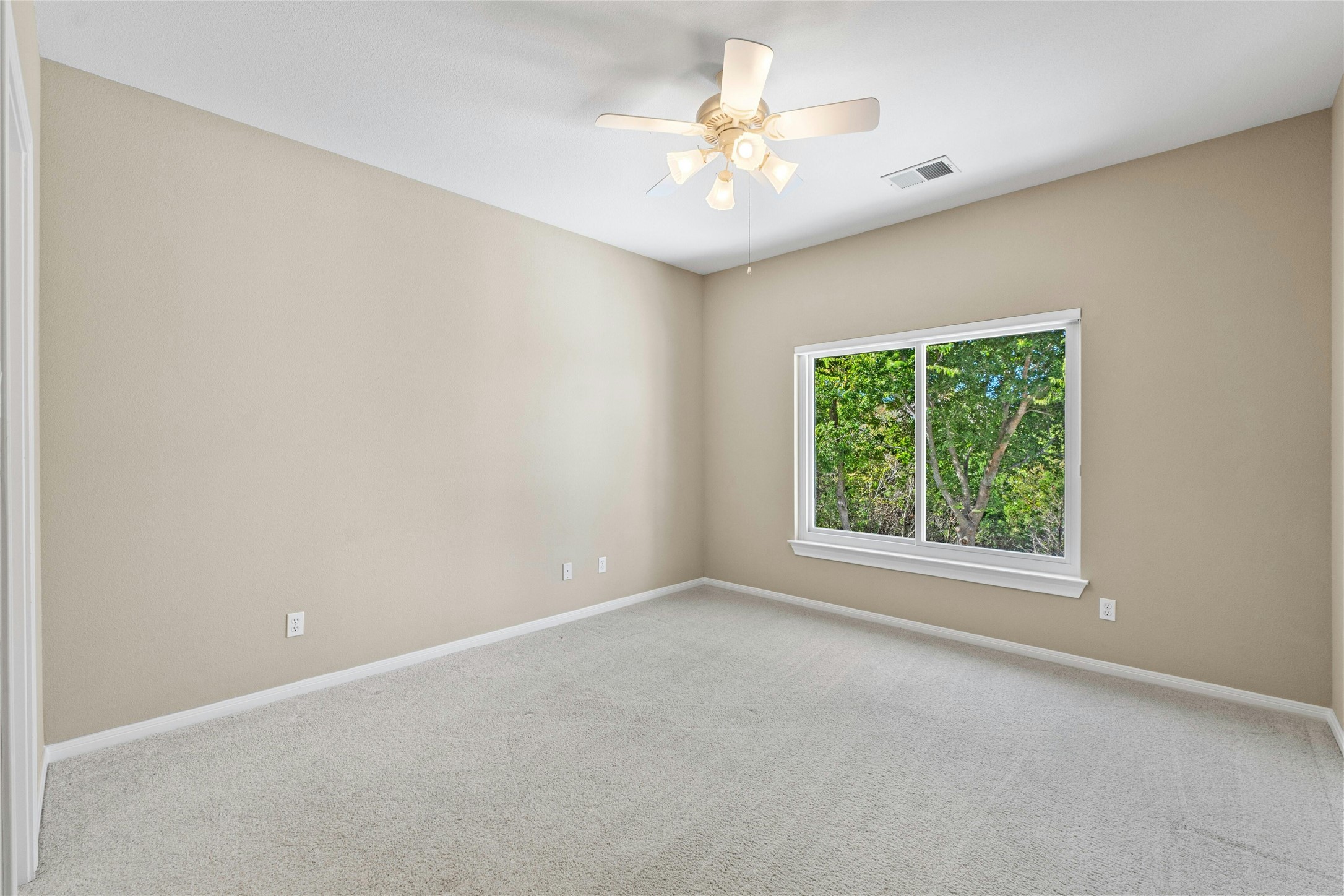 209 Overlook Court Georgetown, TX 78628 - Photo 26 of 34 an empty room with a window