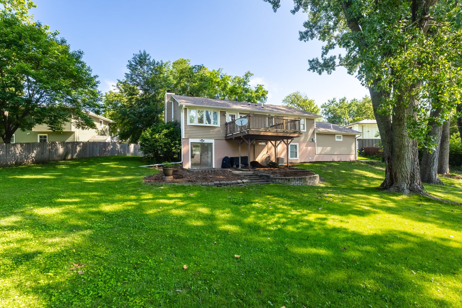 1145 Utica Ridge Court Bettendorf, IA 52722 - Photo 4 of 32