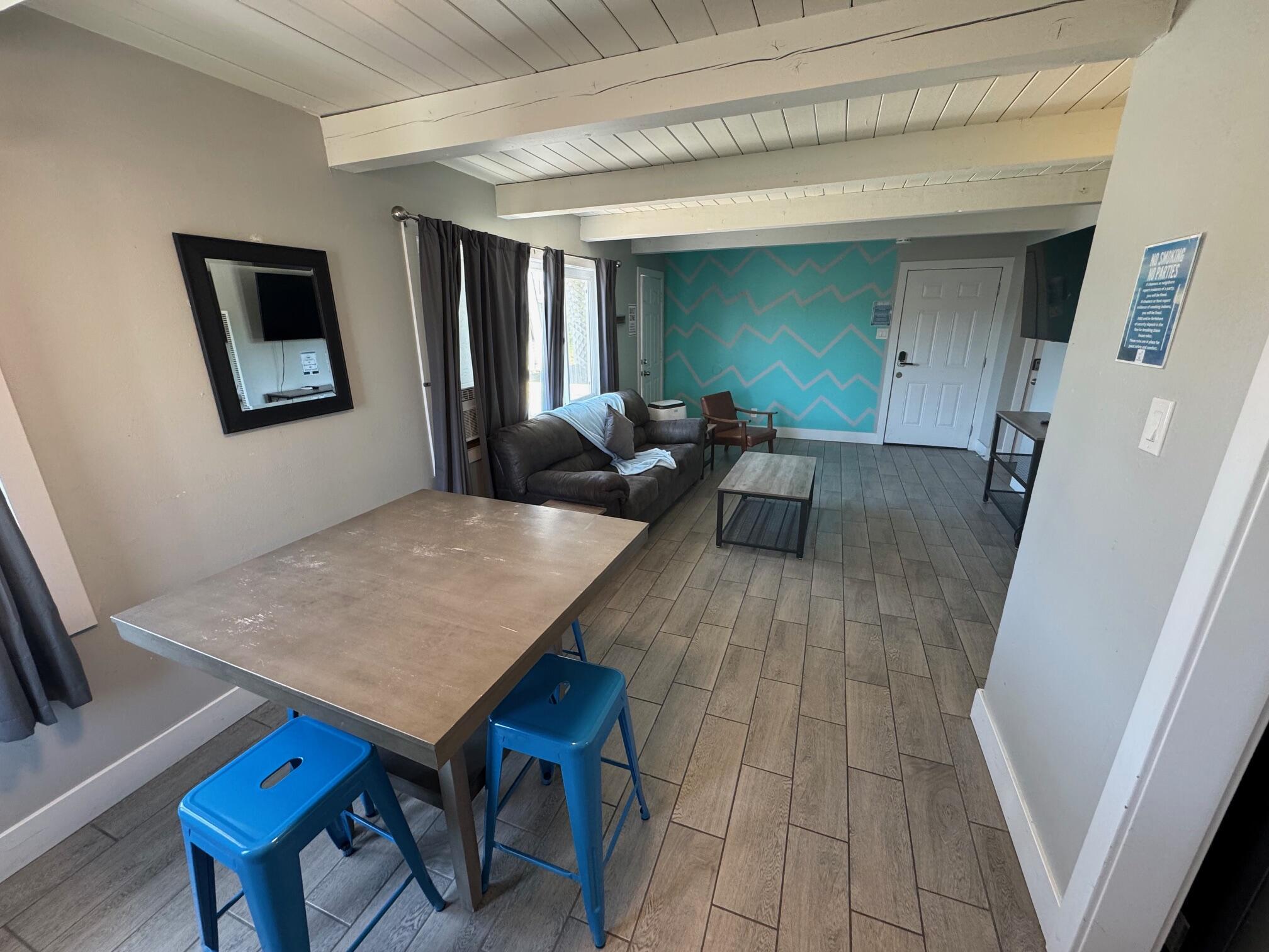 565 Denslowe Drive Reno, NV 89512 - Photo 19 of 26 a living room with furniture