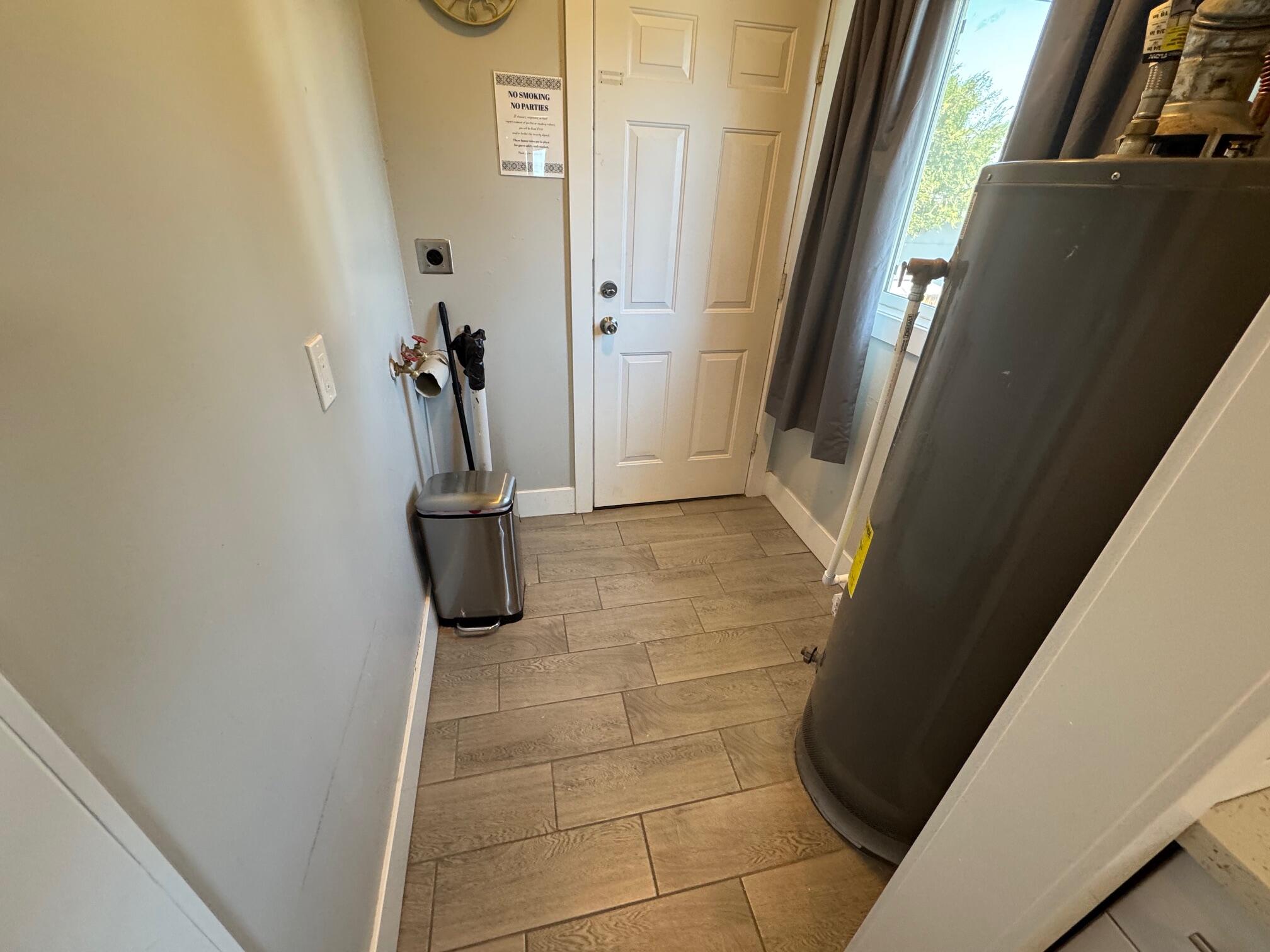 565 Denslowe Drive Reno, NV 89512 - Photo 22 of 26 a view of a closet