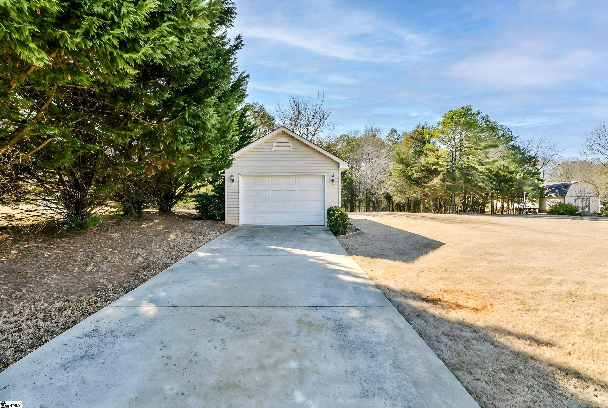 19 Neyland Drive Fountain Inn, SC 29644 - Photo 4 of 49