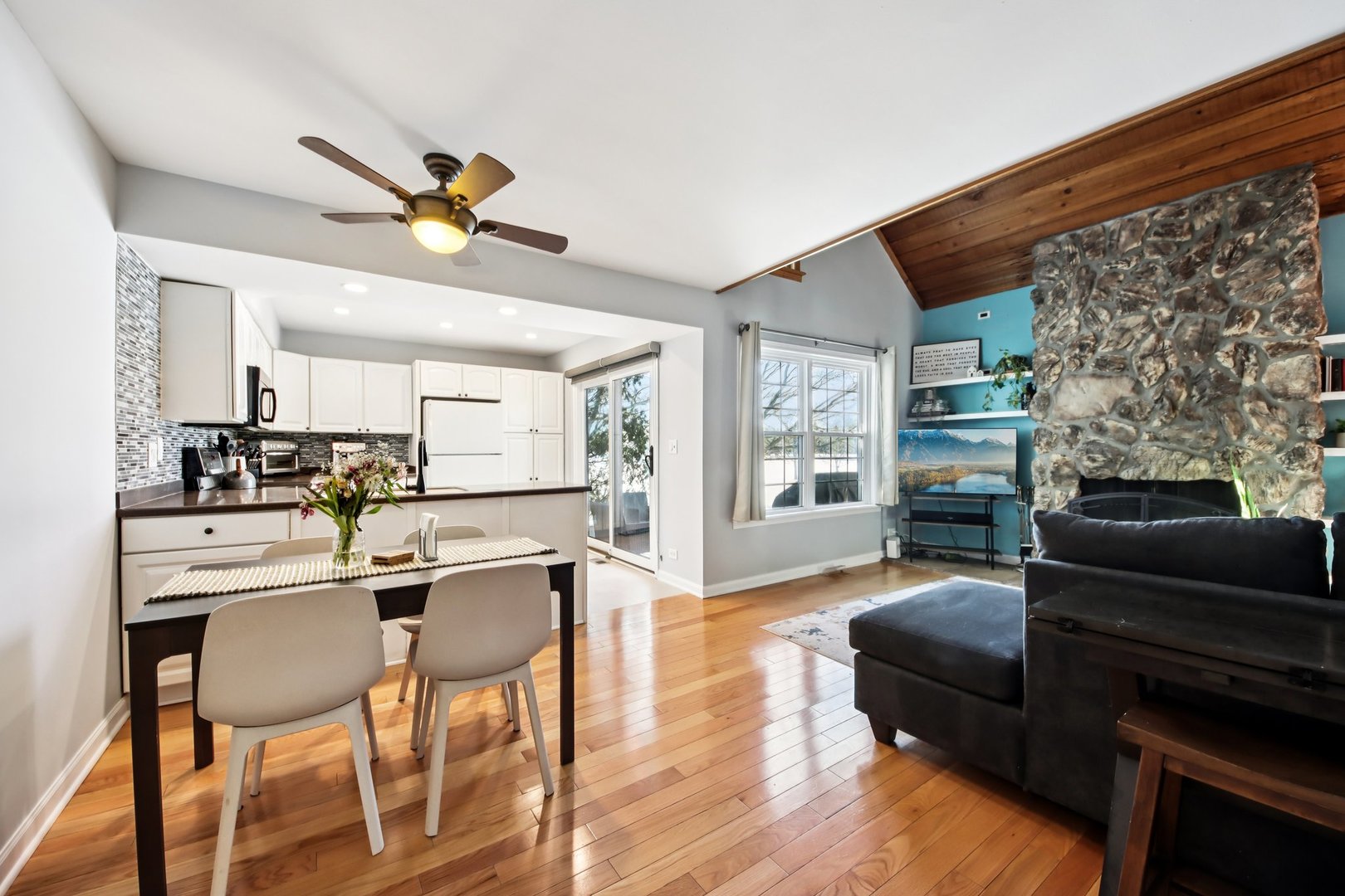 758 Chandler Road Gurnee, IL 60031 - Photo 4 of 29