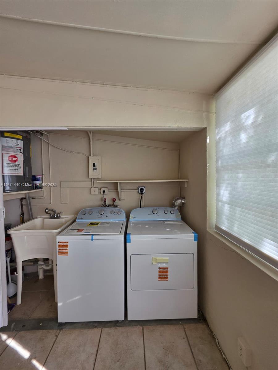 20200 West Country Club Drive, Unit 104 Aventura, FL 33180 - Photo 37 of 43 a utility room with dryer and washer