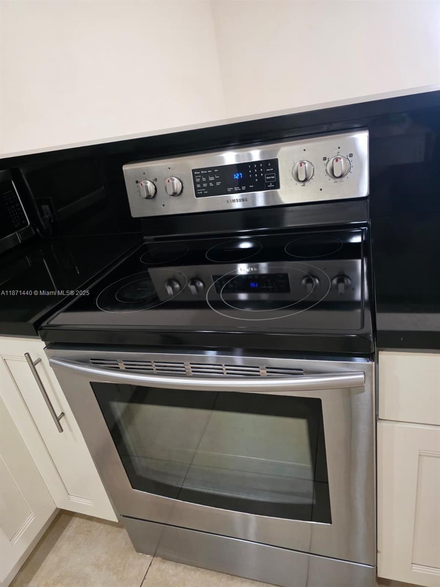 20200 West Country Club Drive, Unit 104 Aventura, FL 33180 - Photo 6 of 43 a close view of stove top oven