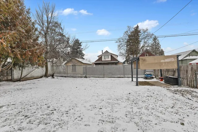 $319,900 | 2521 East Queen Avenue, Spokane, WA 99217