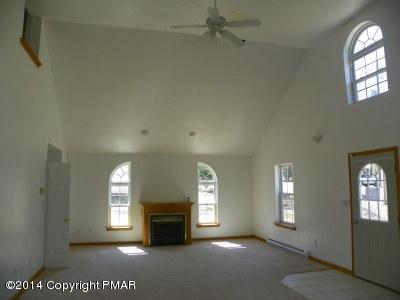 128 Chetco Road Albrightsville, PA 18210 - Photo 2 of 9 Family Room