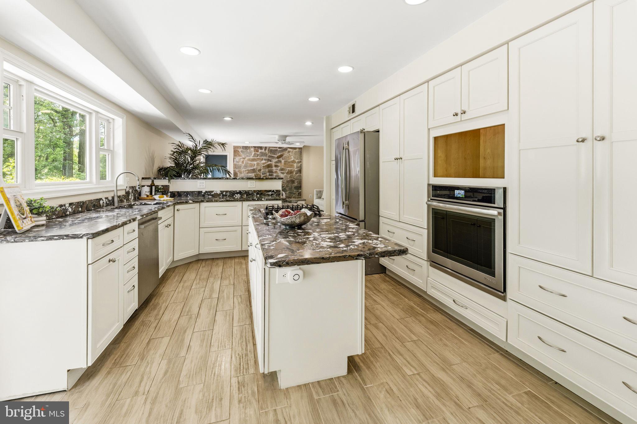 8566 Brickyard Road Potomac, MD 20854 - Photo 6 of 52 Kitchen