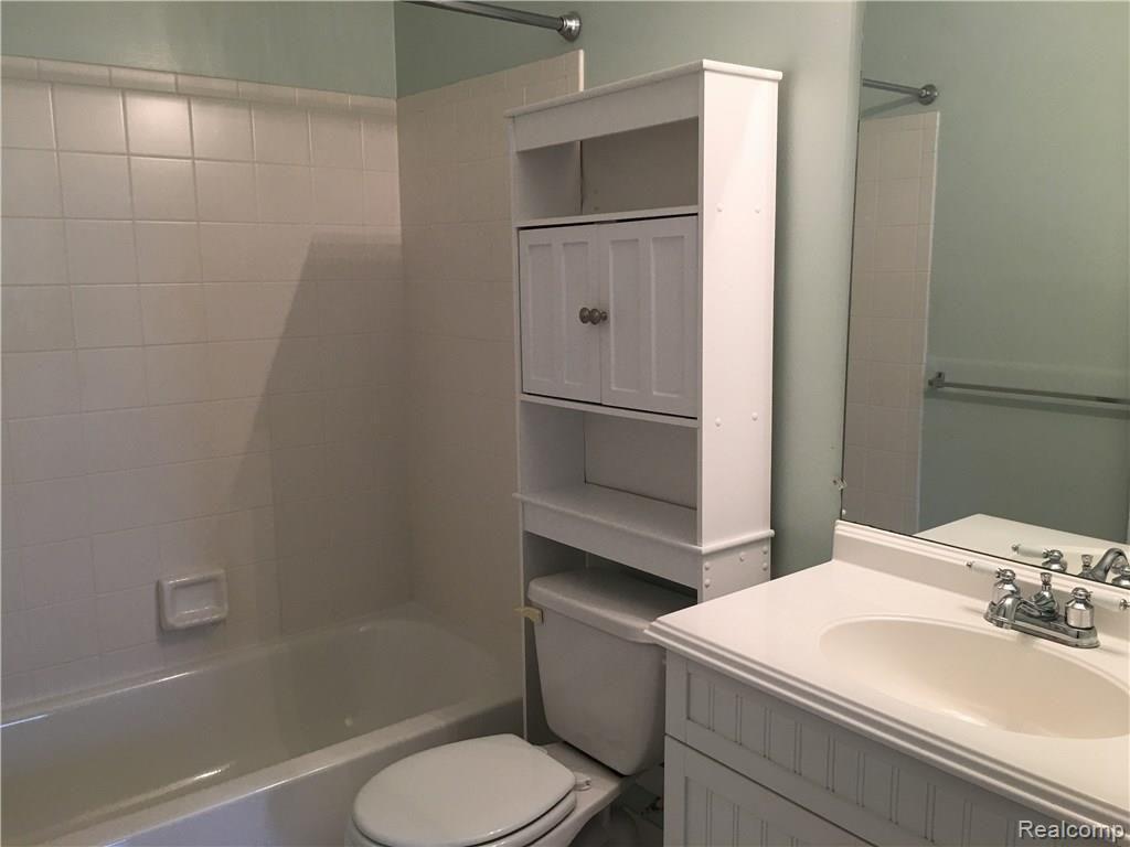 22040 Cape Cod Way, Unit 4 Farmington, MI 48336 - Photo 20 of 31