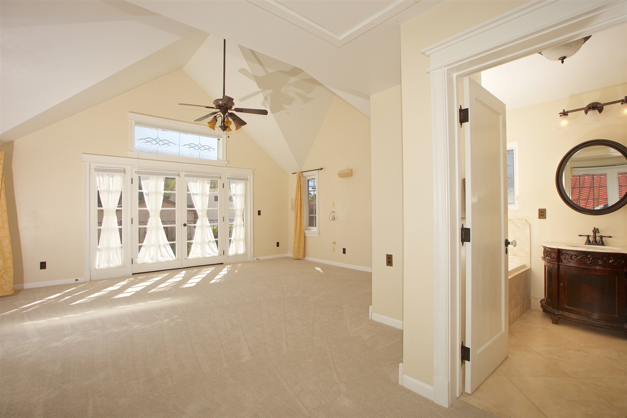 1327 Torrey Pines Road La Jolla, CA 92037 - Photo 11 of 18 Gallery Image 11