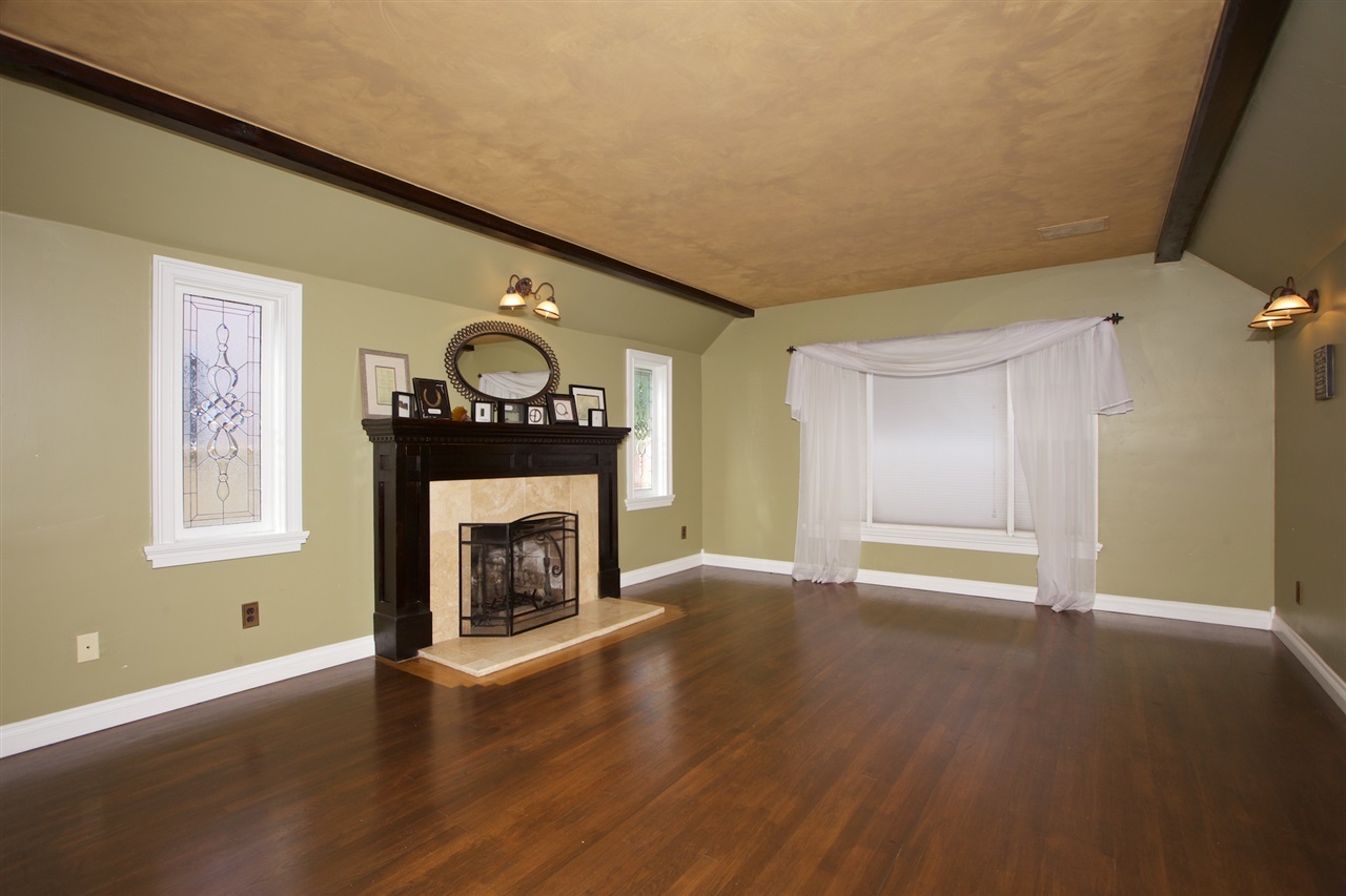 1327 Torrey Pines Road La Jolla, CA 92037 - Photo 4 of 18 Gallery Image 4