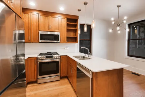 $2,750 | 2132 North Oakley Avenue, Unit 1, Chicago, IL 60647