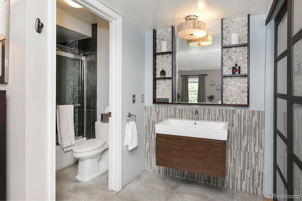 1665 Huntington Park, Unit F Rochester Hills, MI 48309 - Photo 18 of 34