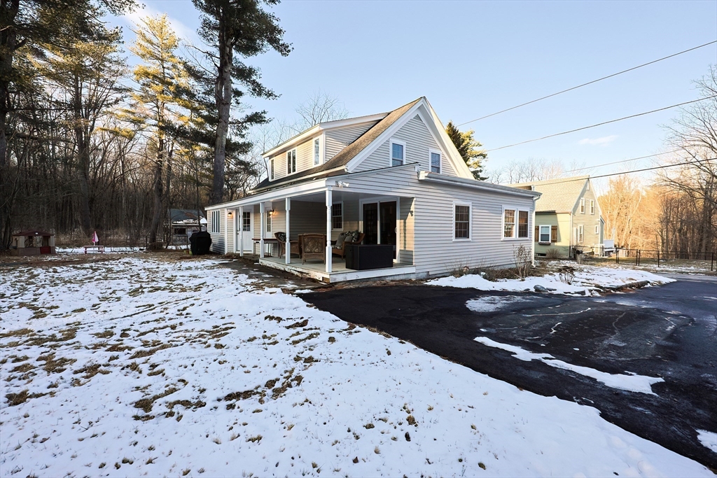326 Ponakin Road Lancaster, MA 01523 - Photo 3 of 32