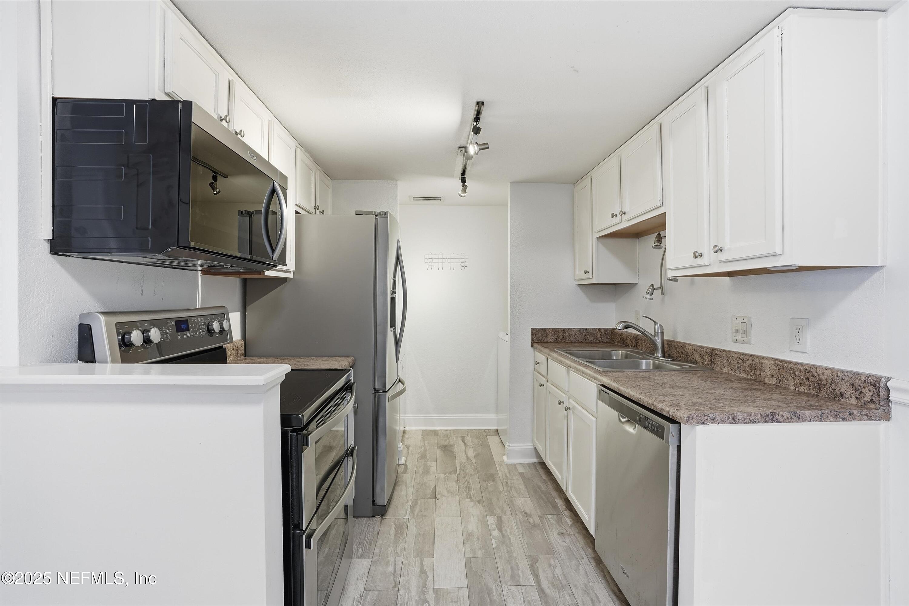 3737 Loretto Road, Unit 104 Jacksonville, FL 32223 - Photo 15 of 24 07-Bold_City_Media_002