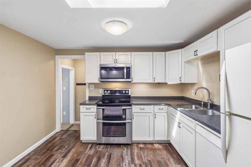 195 Parkedge Road Pittsburgh, PA 15220 - Photo 7 of 46 Kitchen