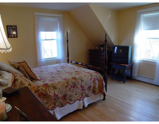415 Chestnut Street Clinton, MA 01510 - Photo 15 of 27 Gallery Image 15