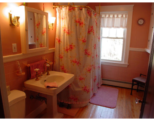 415 Chestnut Street Clinton, MA 01510 - Photo 17 of 27 Gallery Image 17