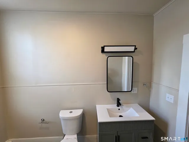 $1,850 | 214 Broadway, Unit 1, Norwich, CT 06360