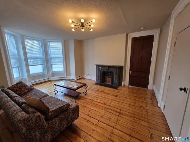 $1,850 | 214 Broadway, Unit 1, Norwich, CT 06360