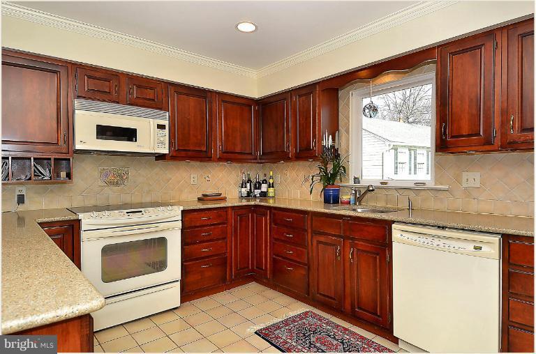 2808 Rifle Ridge Road Oakton, VA 22124 - Photo 15 of 30 Kitchen