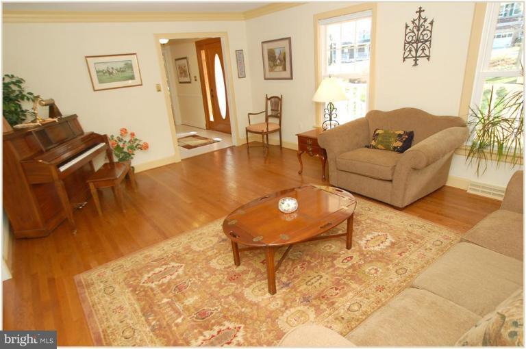 2808 Rifle Ridge Road Oakton, VA 22124 - Photo 25 of 30 Living Room