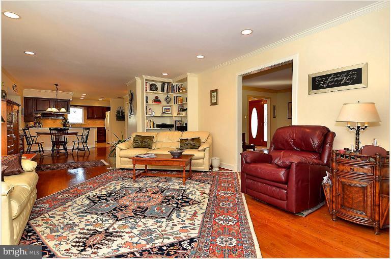 2808 Rifle Ridge Road Oakton, VA 22124 - Photo 5 of 30 Family Room