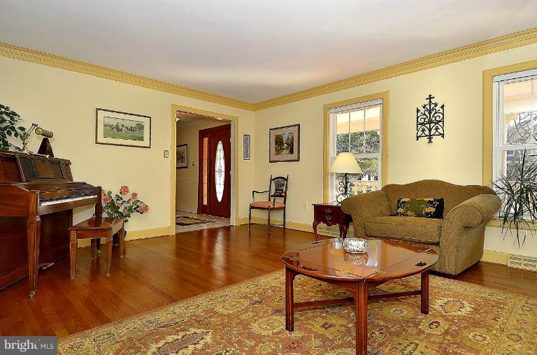 2808 Rifle Ridge Road Oakton, VA 22124 - Photo 7 of 30 Living Room