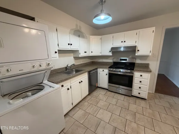 $1,825 | 3636 Taliluna Avenue, Unit 227, Knoxville, TN 37919