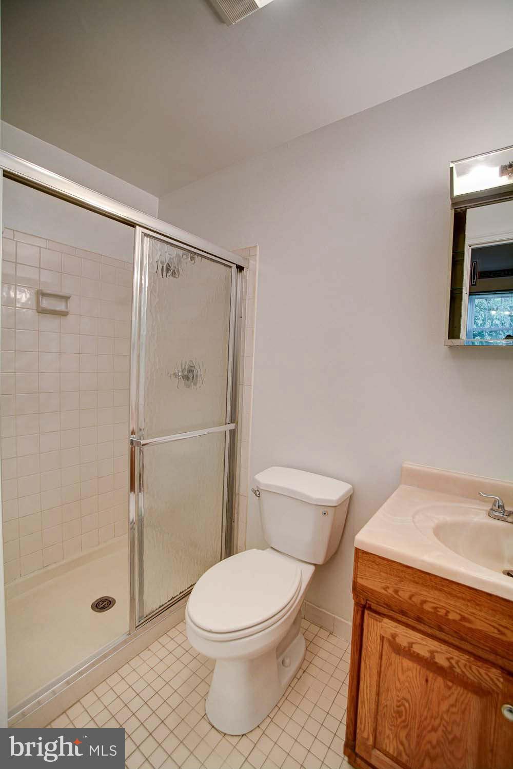 8076 Sleepy View Lane Springfield, VA 22153 - Photo 12 of 19 Bath