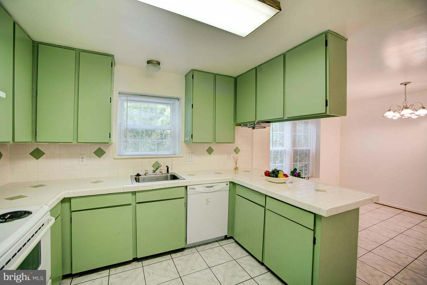 8076 Sleepy View Lane Springfield, VA 22153 - Photo 6 of 19 Kitchen