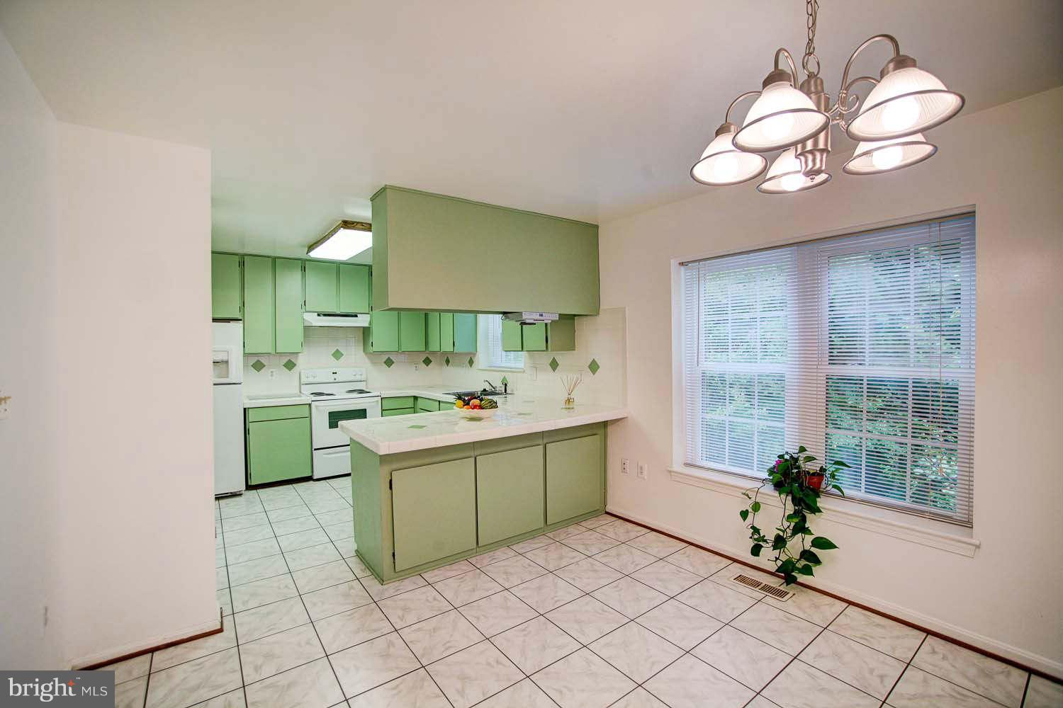 8076 Sleepy View Lane Springfield, VA 22153 - Photo 7 of 19 Kitchen